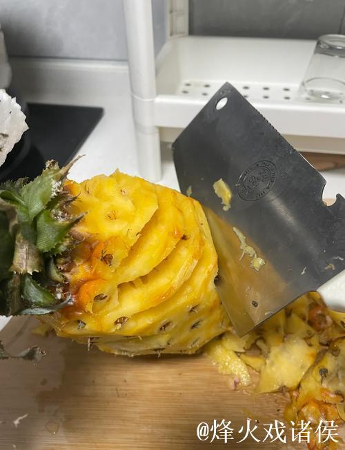 教你快速削菠萝的实用技巧视频 教你快速削菠萝的实用技巧视频
